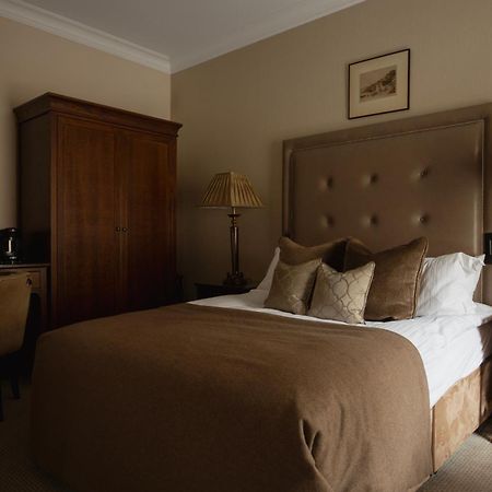 The Station Hotel Rothes Екстериор снимка