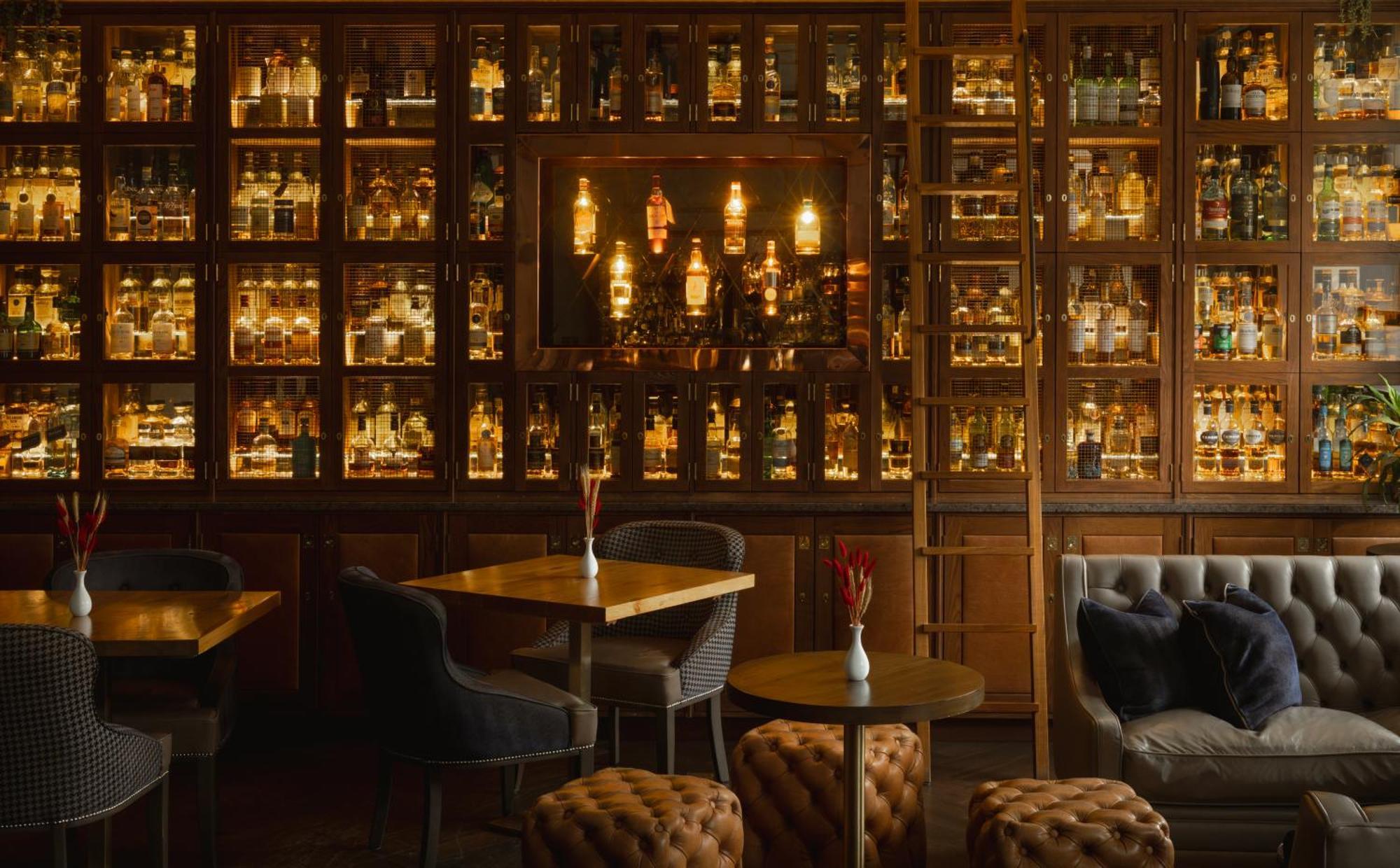 The Station Hotel Rothes Екстериор снимка
