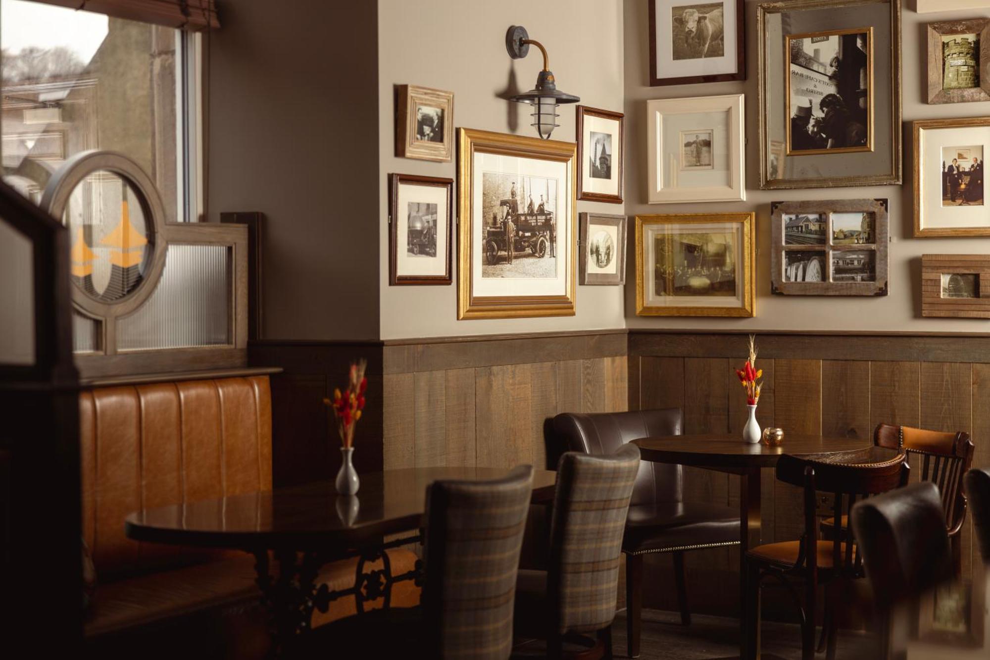 The Station Hotel Rothes Екстериор снимка