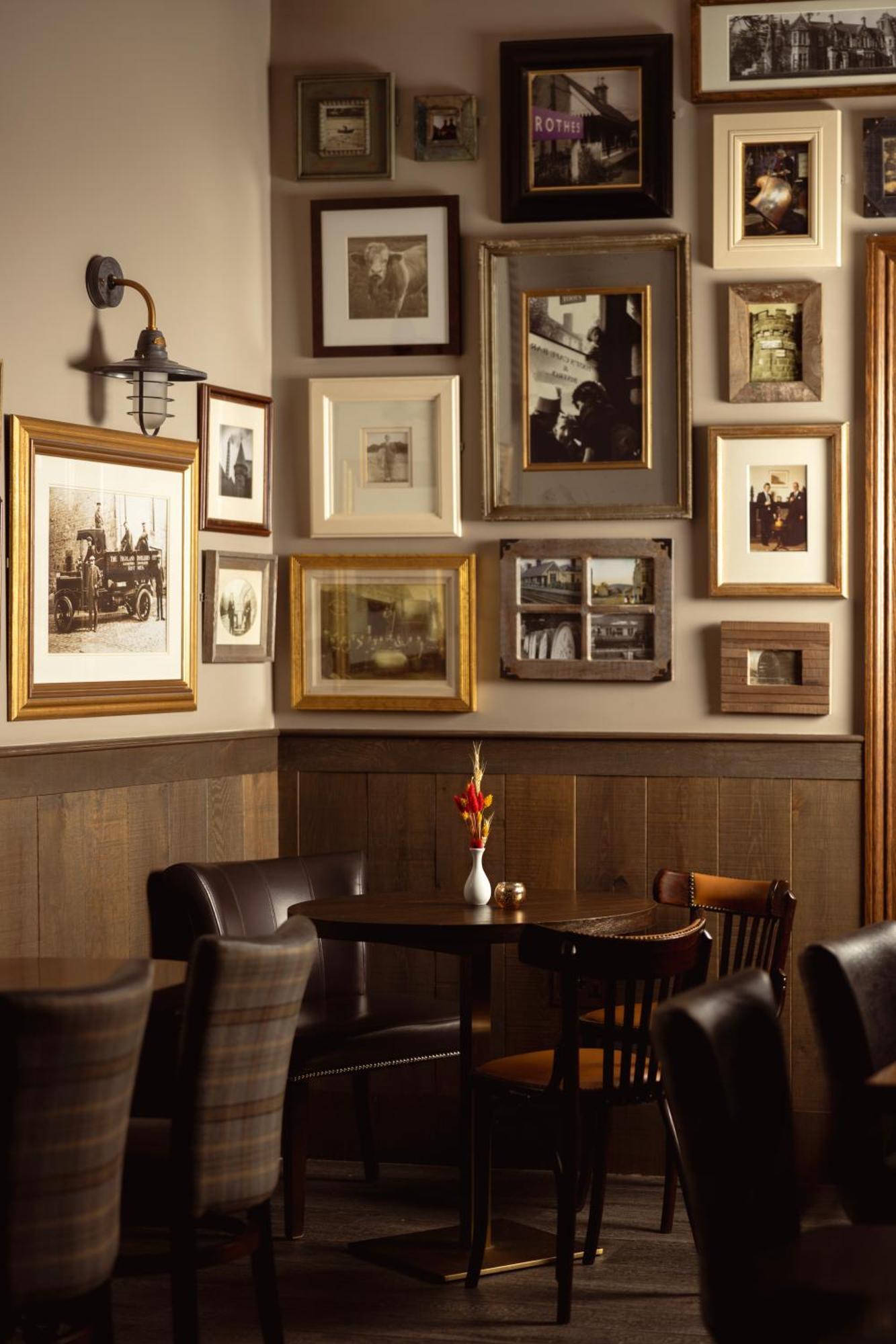 The Station Hotel Rothes Екстериор снимка