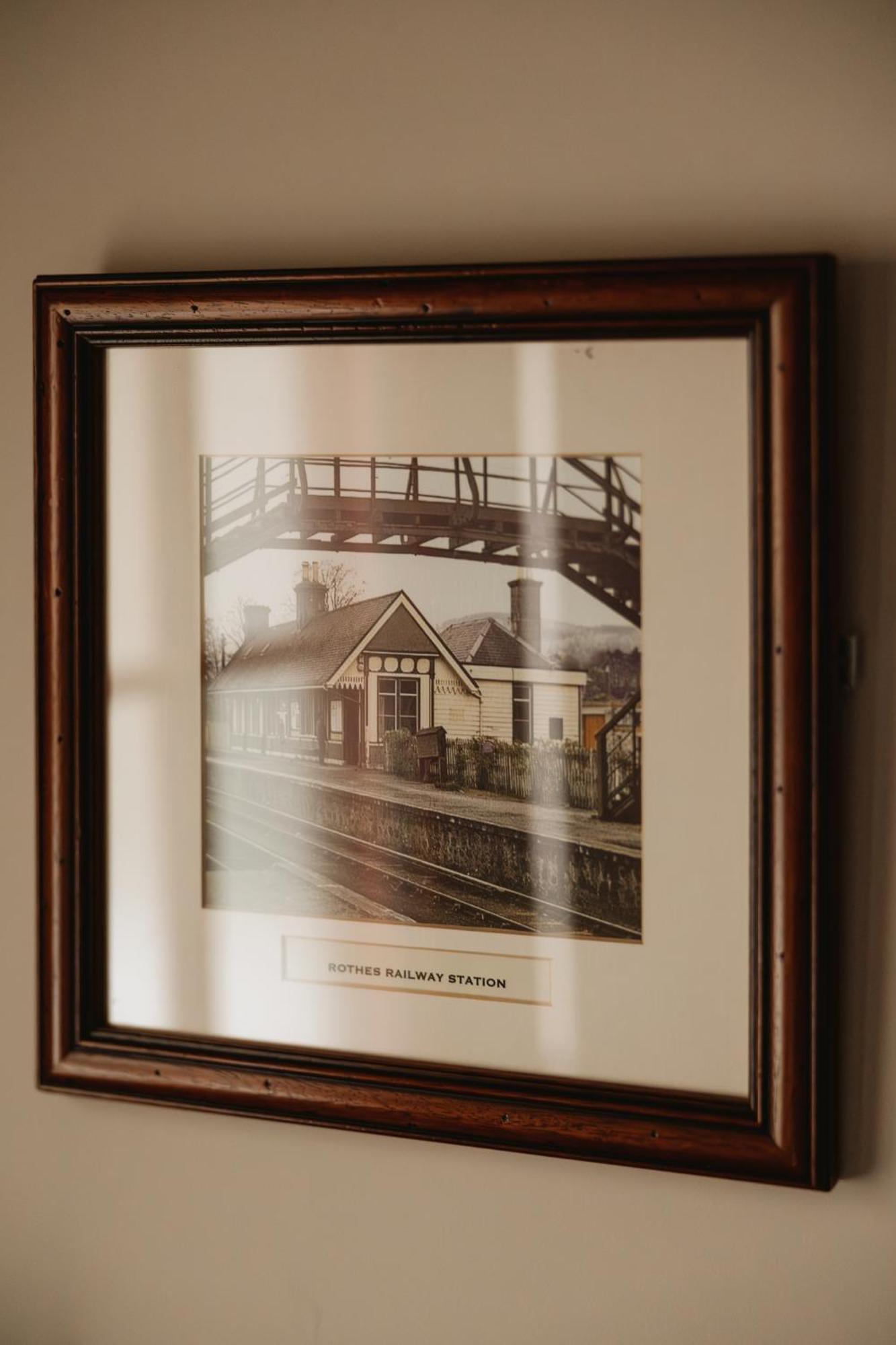 The Station Hotel Rothes Екстериор снимка
