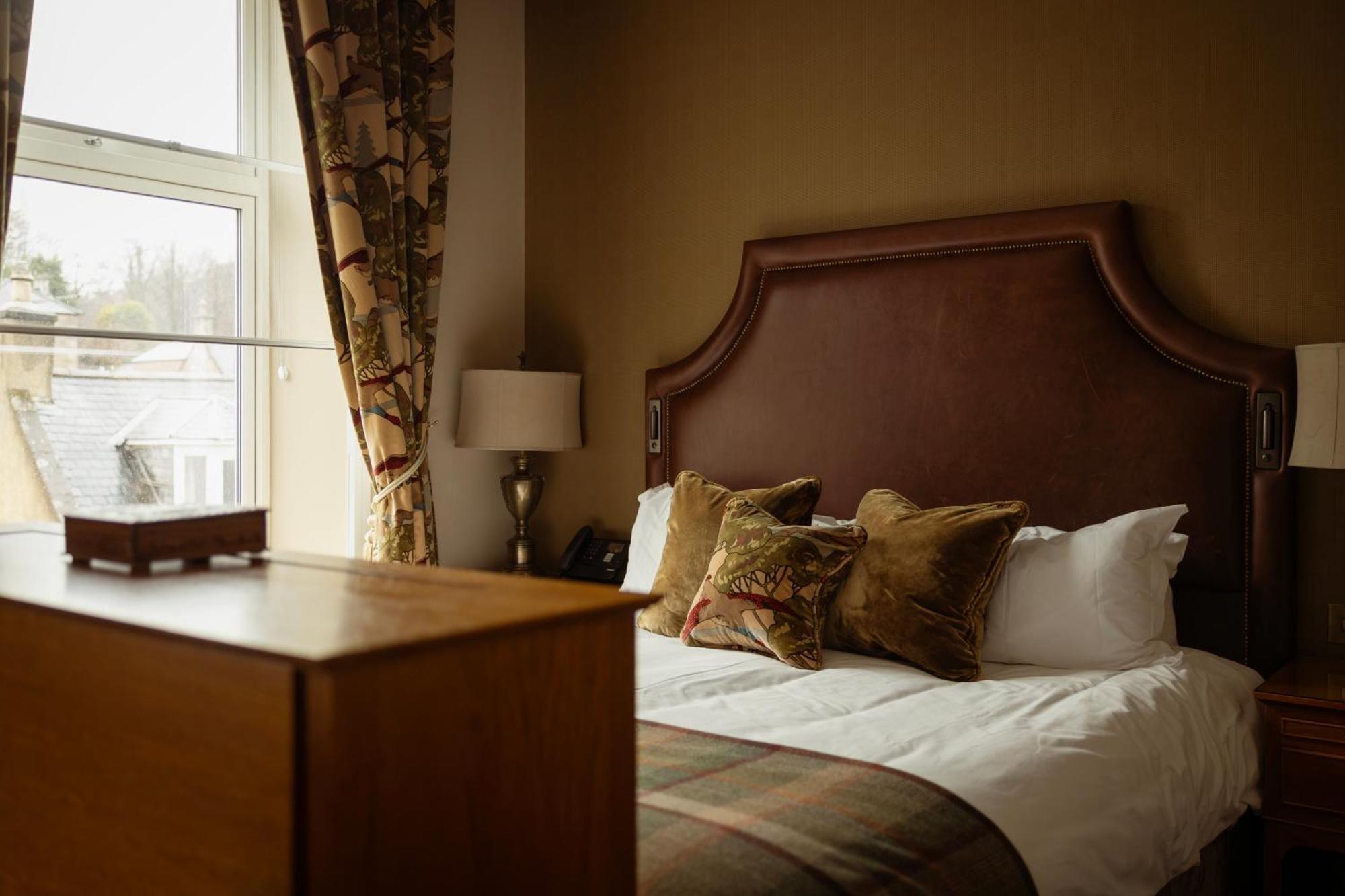 The Station Hotel Rothes Екстериор снимка